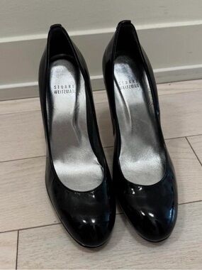 Stuart Weitzman Black Patent Leather Classic Round-Toe Pumps